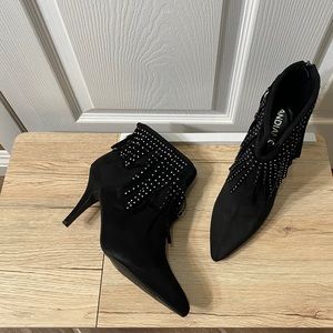ANDIAMO Black Suede Fridge Ankle Boots Size 9.5